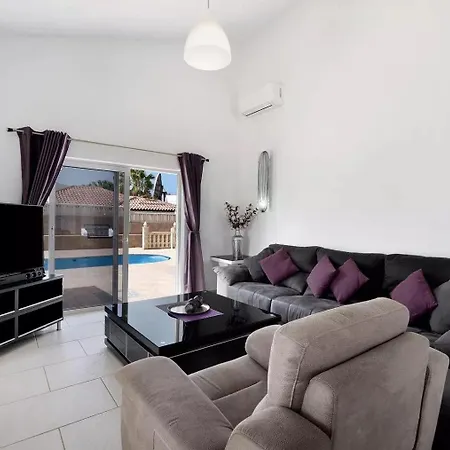 Malpas Exceptional 3 Bed - Sleeps 6 - Pool - Hottub- Parking سان ميغيل ذي أبونا